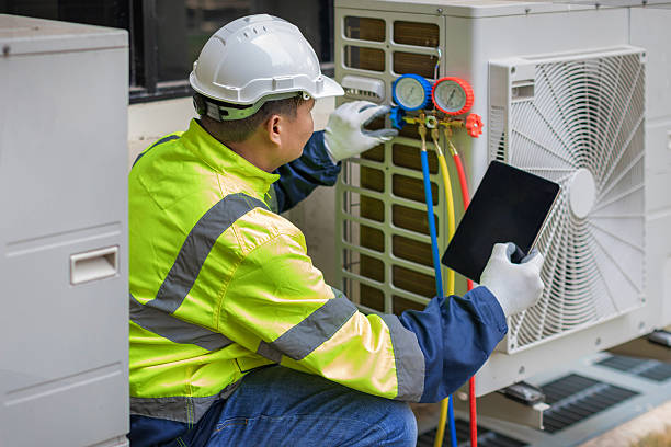 Professional Ac Installation technician working in Johnsburg, IL